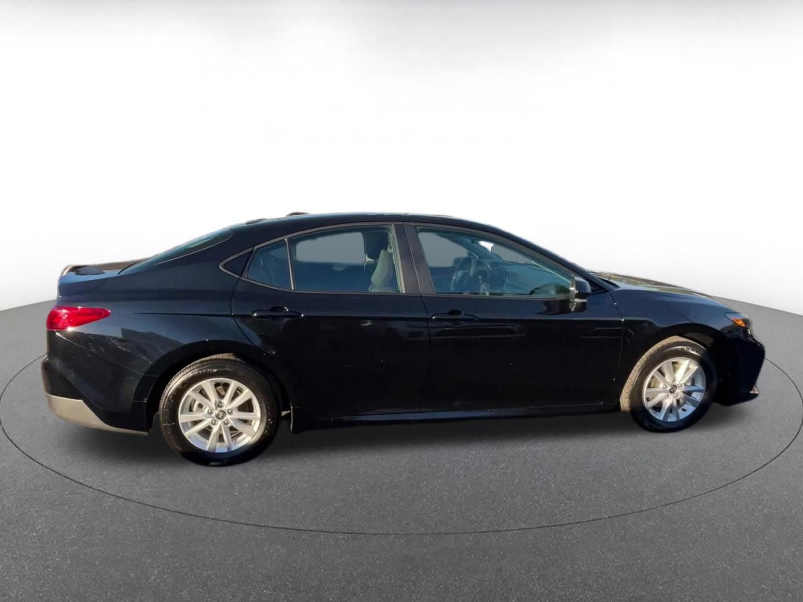 Used 2025 Toyota Camry LE image 16