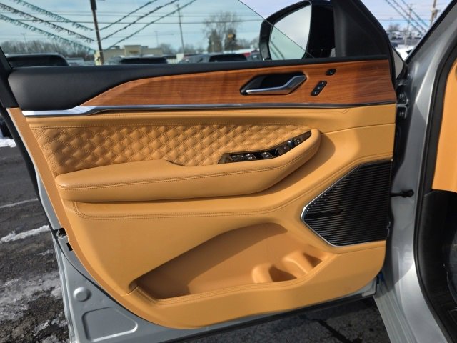 Used 2024 Jeep Grand Cherokee L Summit image 10