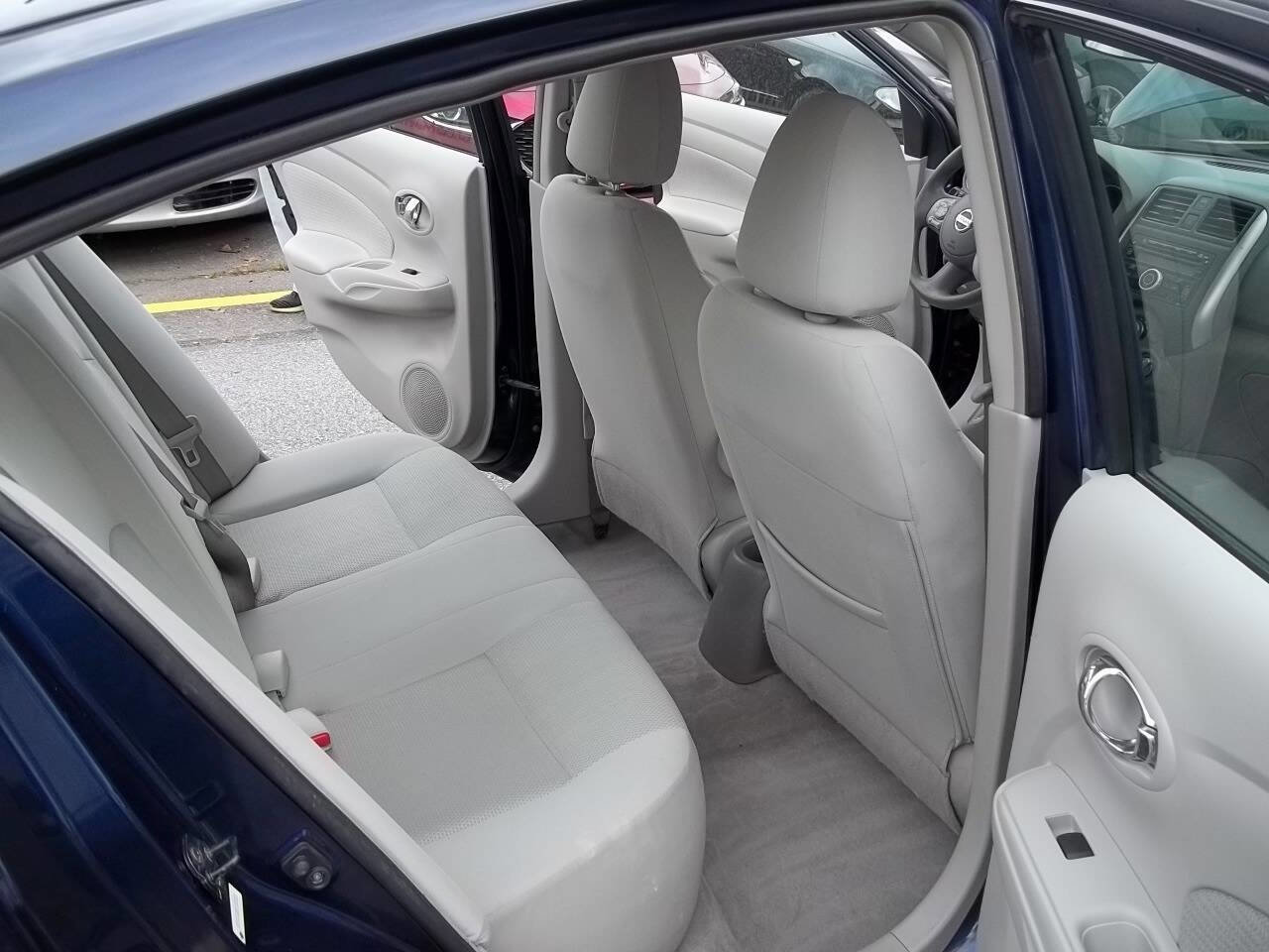 Used 2013 Nissan Versa SV w/ Convenience Pkg image 11