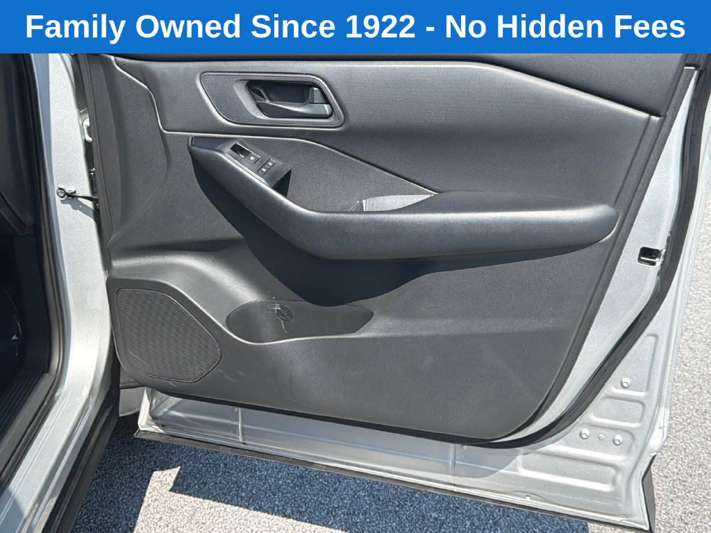 Used 2024 Nissan Rogue S AWD/4WD image 14