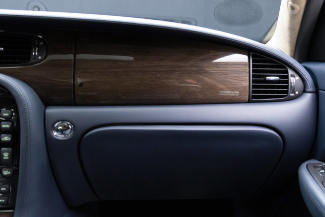 Used 2009 Jaguar XJ Vanden Plas Super V8 Portfolio image 96