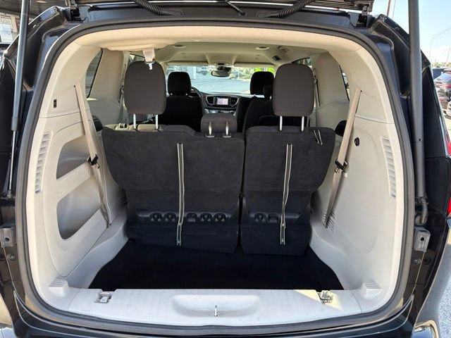 Used 2023 Chrysler Voyager LX FWD image 15