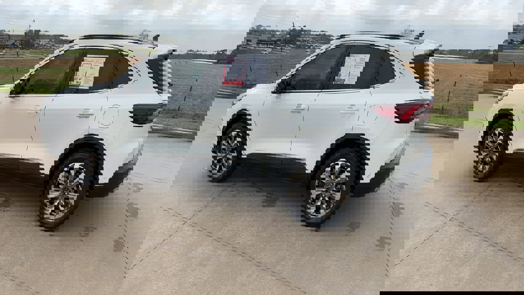 Used 2024 Ford Escape Platinum w/ Premium Technology Package image 7