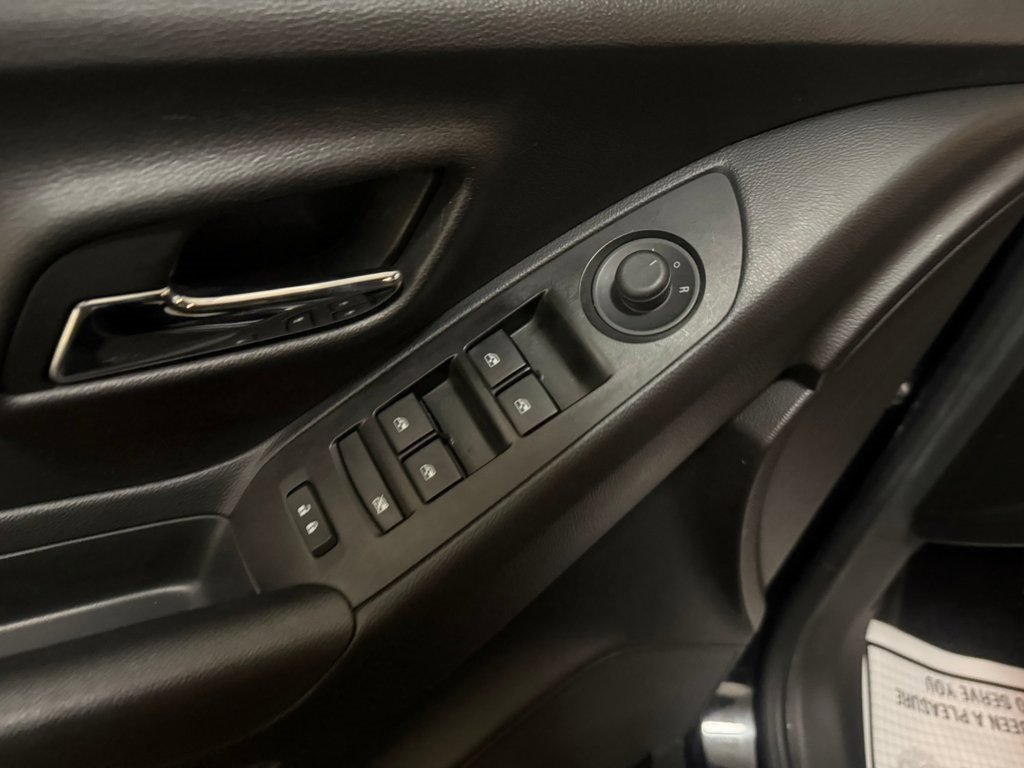 Used 2019 Chevrolet Trax LT w/ LT Convenience Package image 23