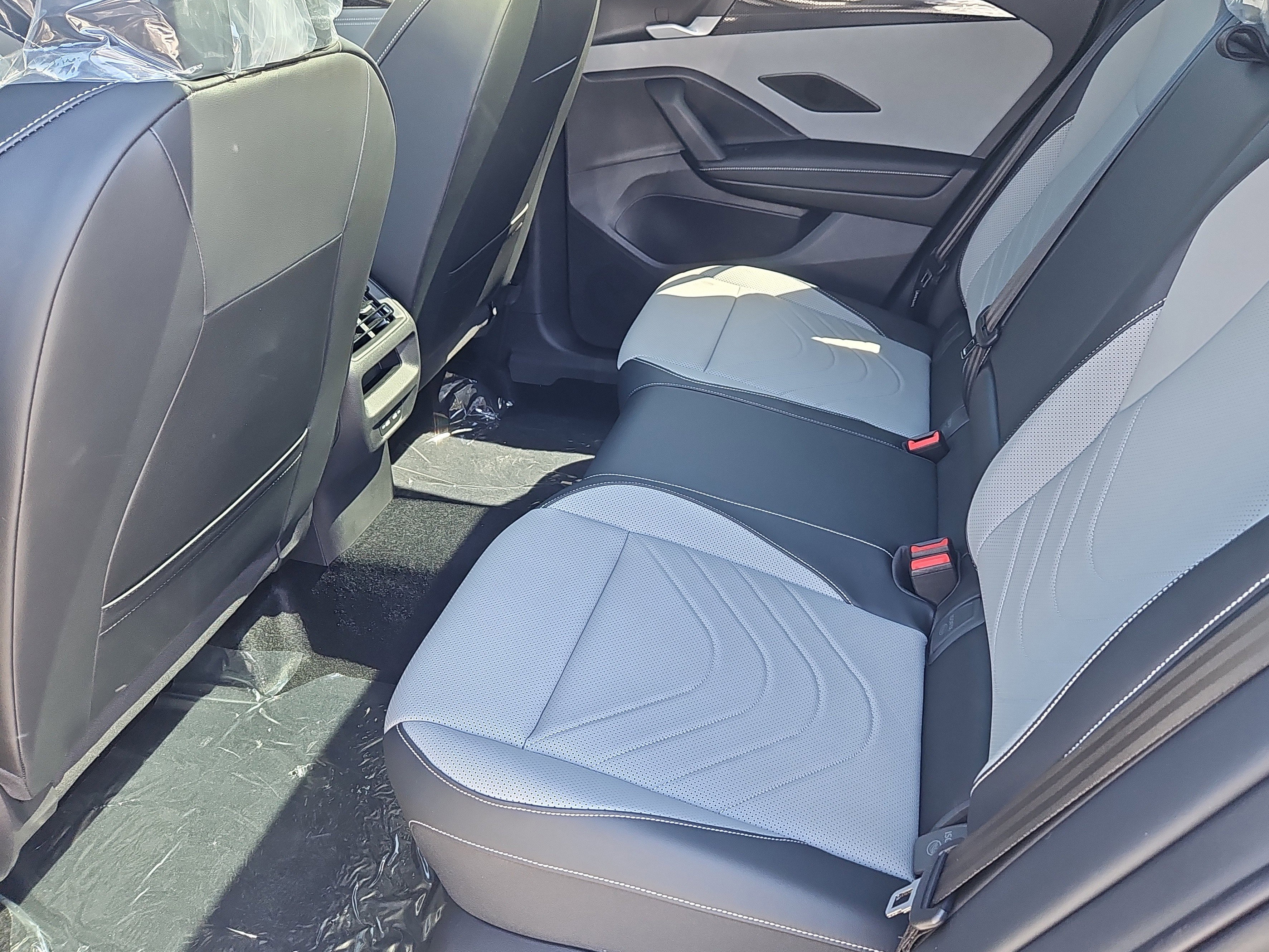 New 2026 Volkswagen Tiguan SE R-Line AWD/4WD image 17
