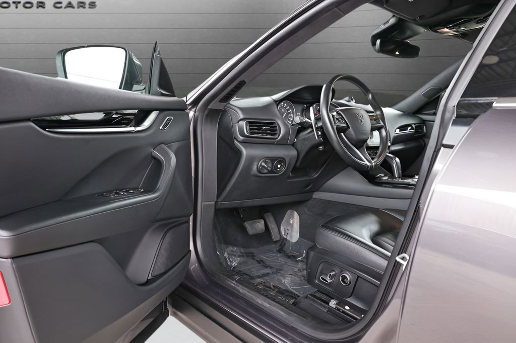 Used 2023 Maserati Levante Modena image 40