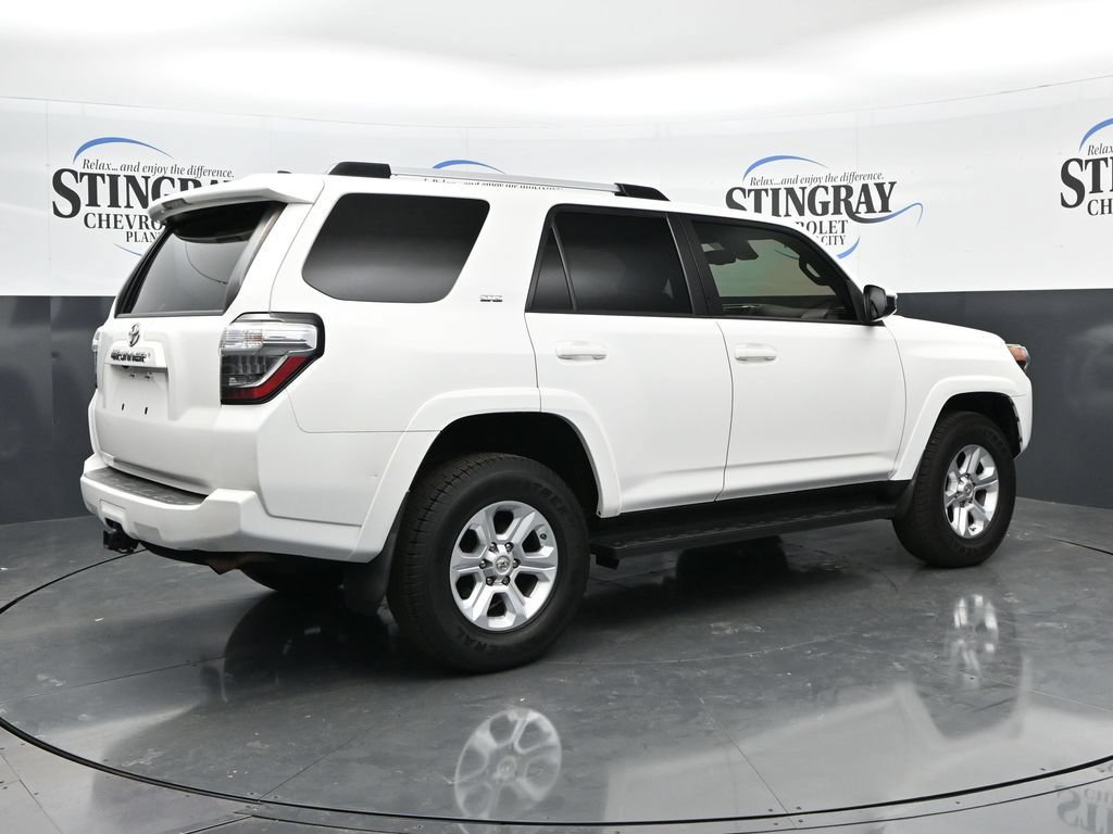 Used 2020 Toyota 4Runner SR5 AWD/4WD image 7