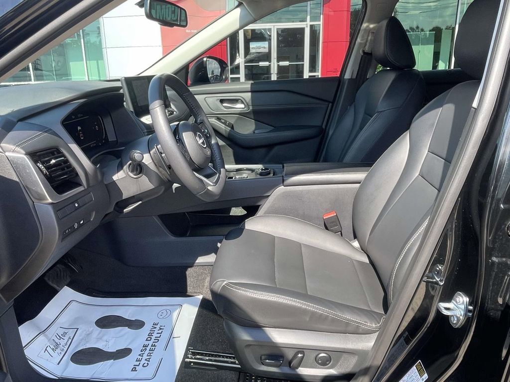 Used 2024 Nissan Rogue SL w/ SL Premium Package image 16