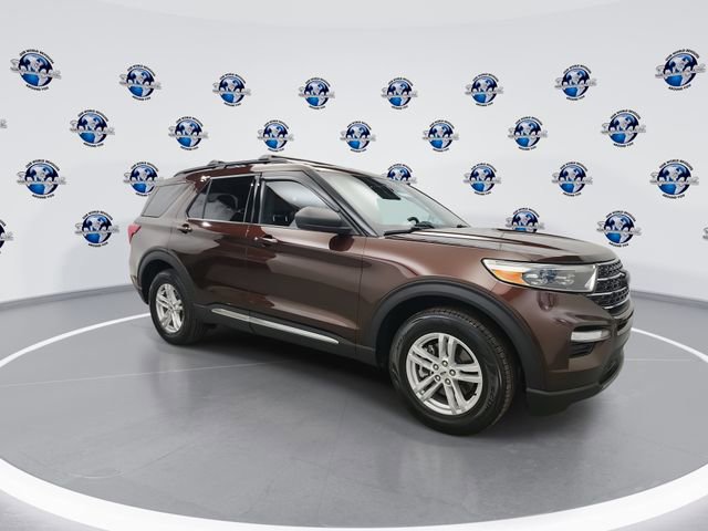 Used 2020 Ford Explorer XLT w/ Equipment Group 202A image 2