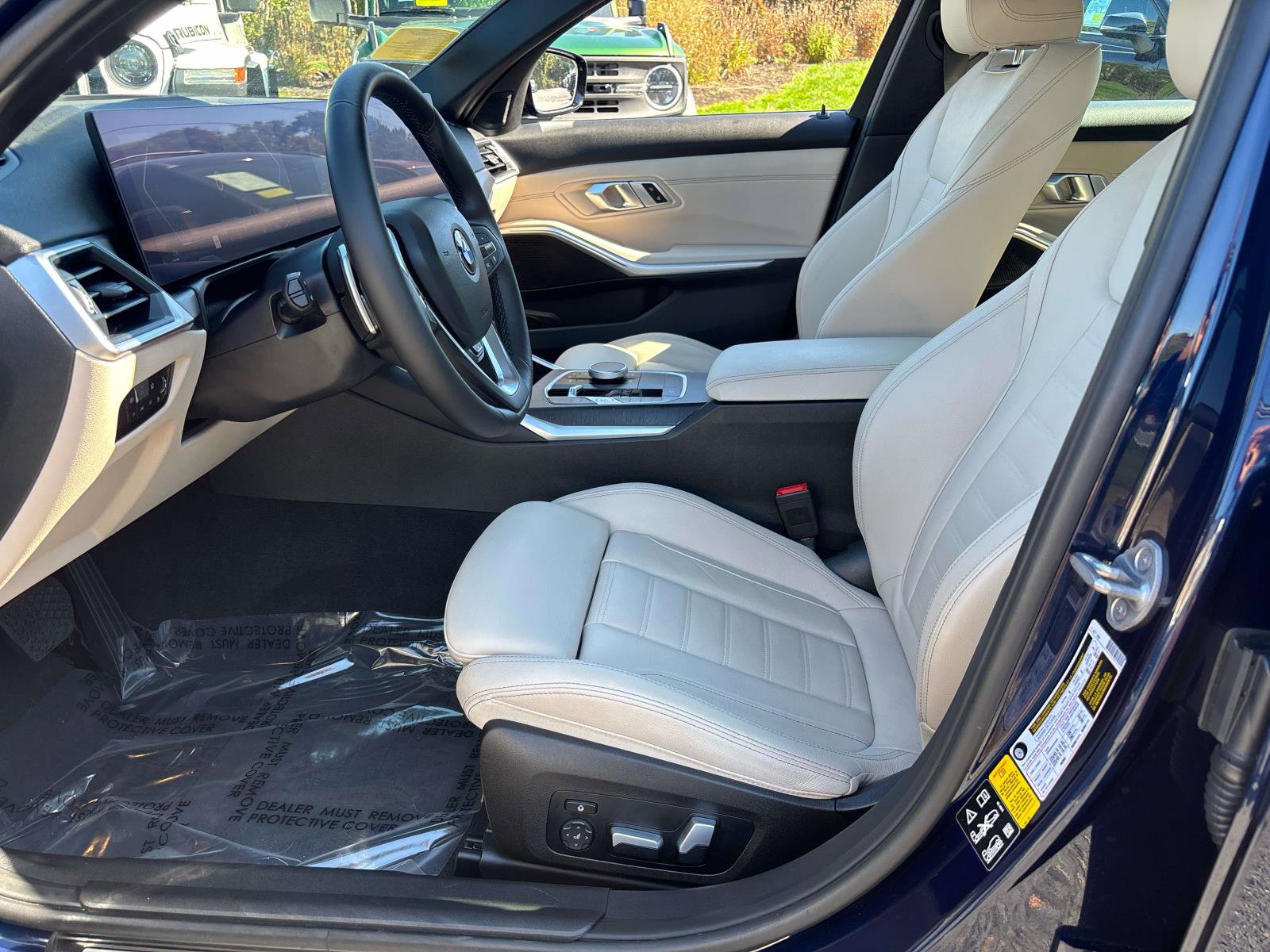 Used 2023 BMW 330i xDrive Sedan w/ Premium Package image 11