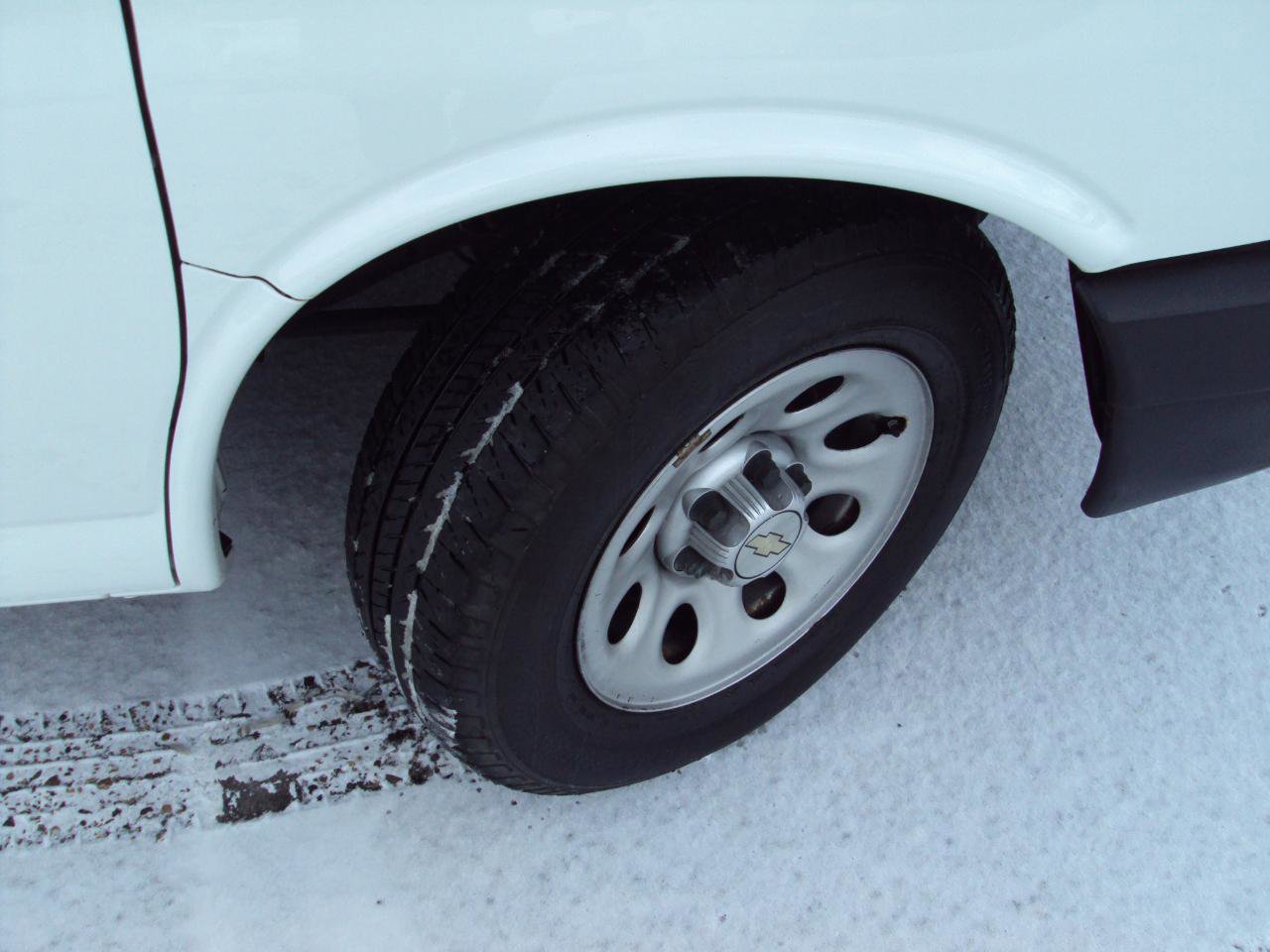 Used 2013 Chevrolet Express 1500 AWD image 30