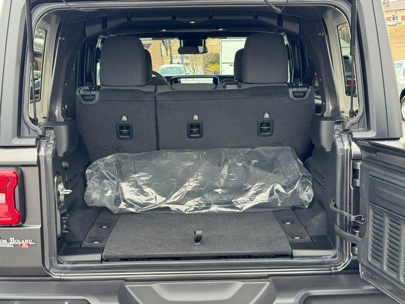 Used 2024 Jeep Wrangler Unlimited Rubicon w/ Convenience Group image 4