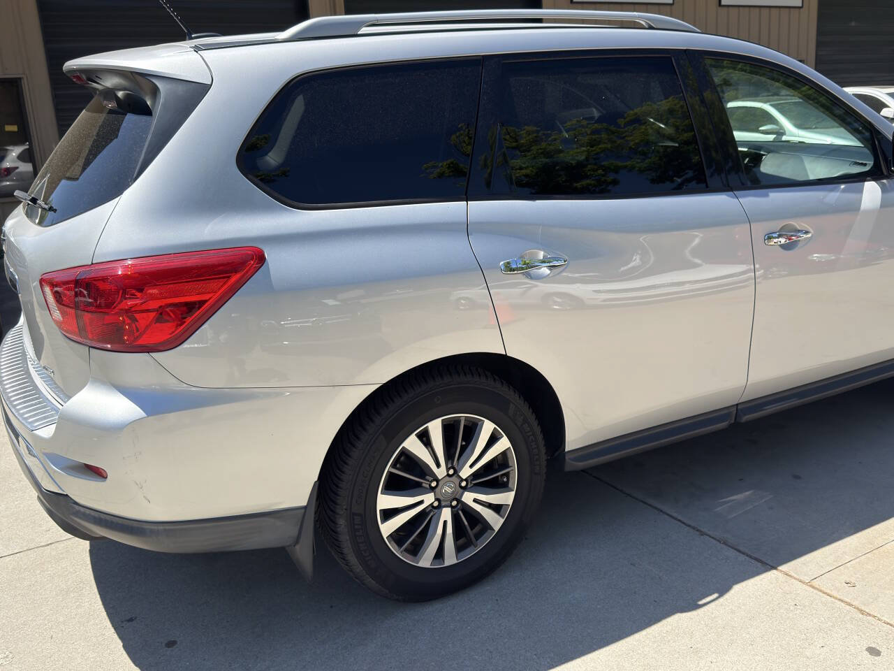 Used 2017 Nissan Pathfinder S AWD/4WD image 10
