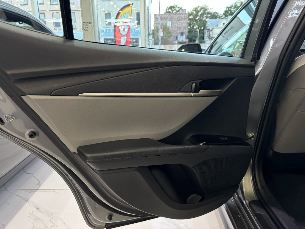 Used 2025 Toyota Camry SE image 23