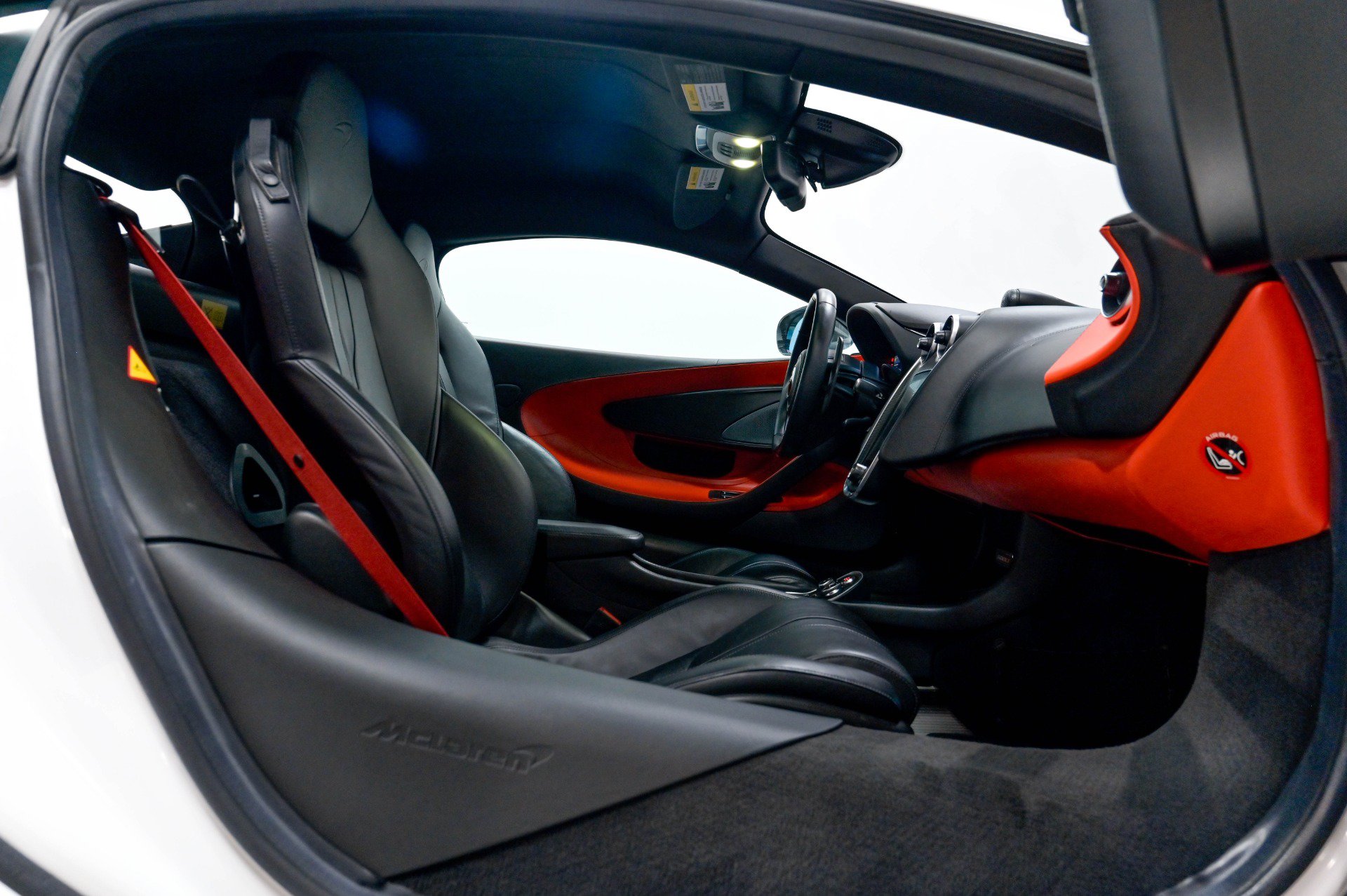 Used 2019 McLaren 600LT RWD image 24
