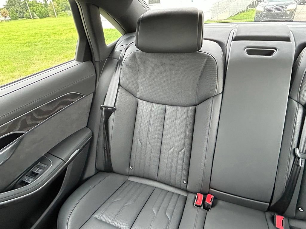 Used 2025 Audi A8 L 3.0T AWD/4WD image 12