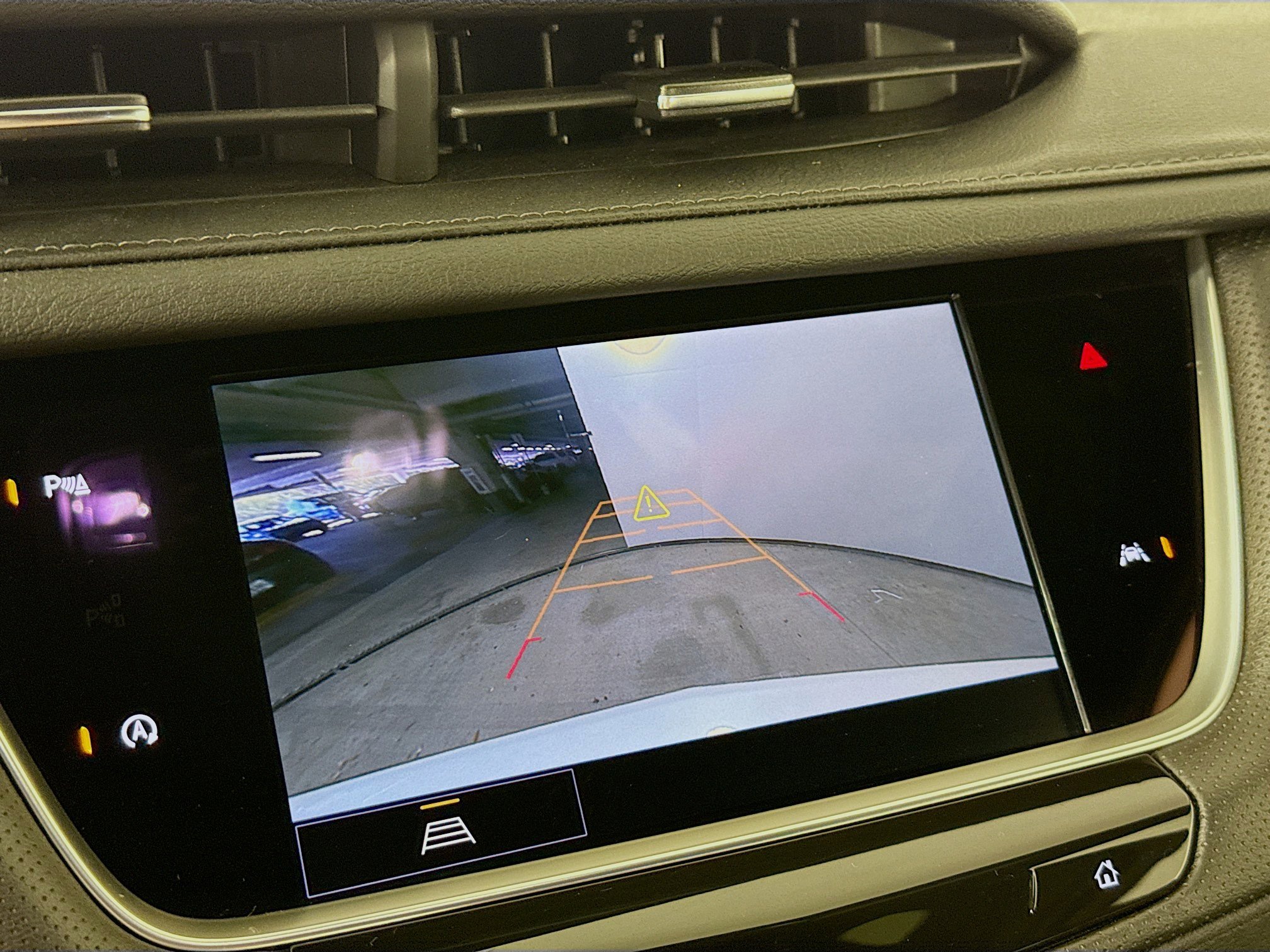 Used 2024 Cadillac XT6 Luxury image 14