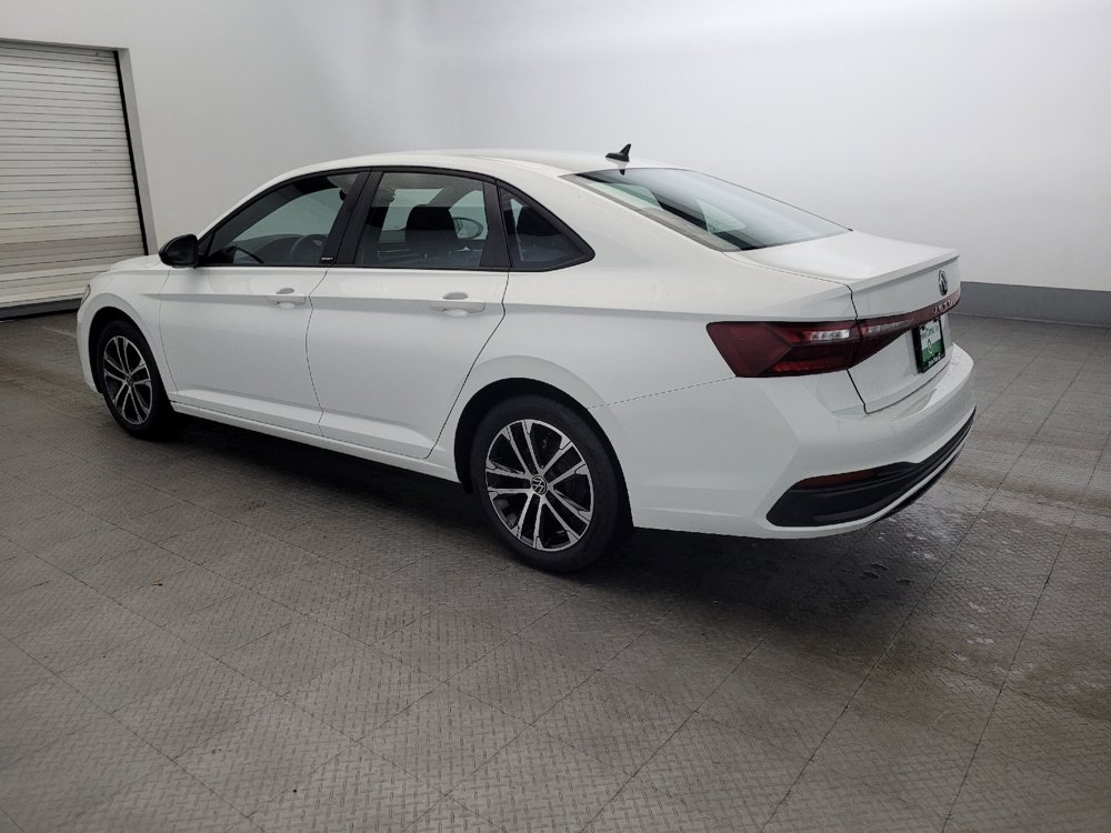 Used 2025 Volkswagen Jetta Sport FWD image 3