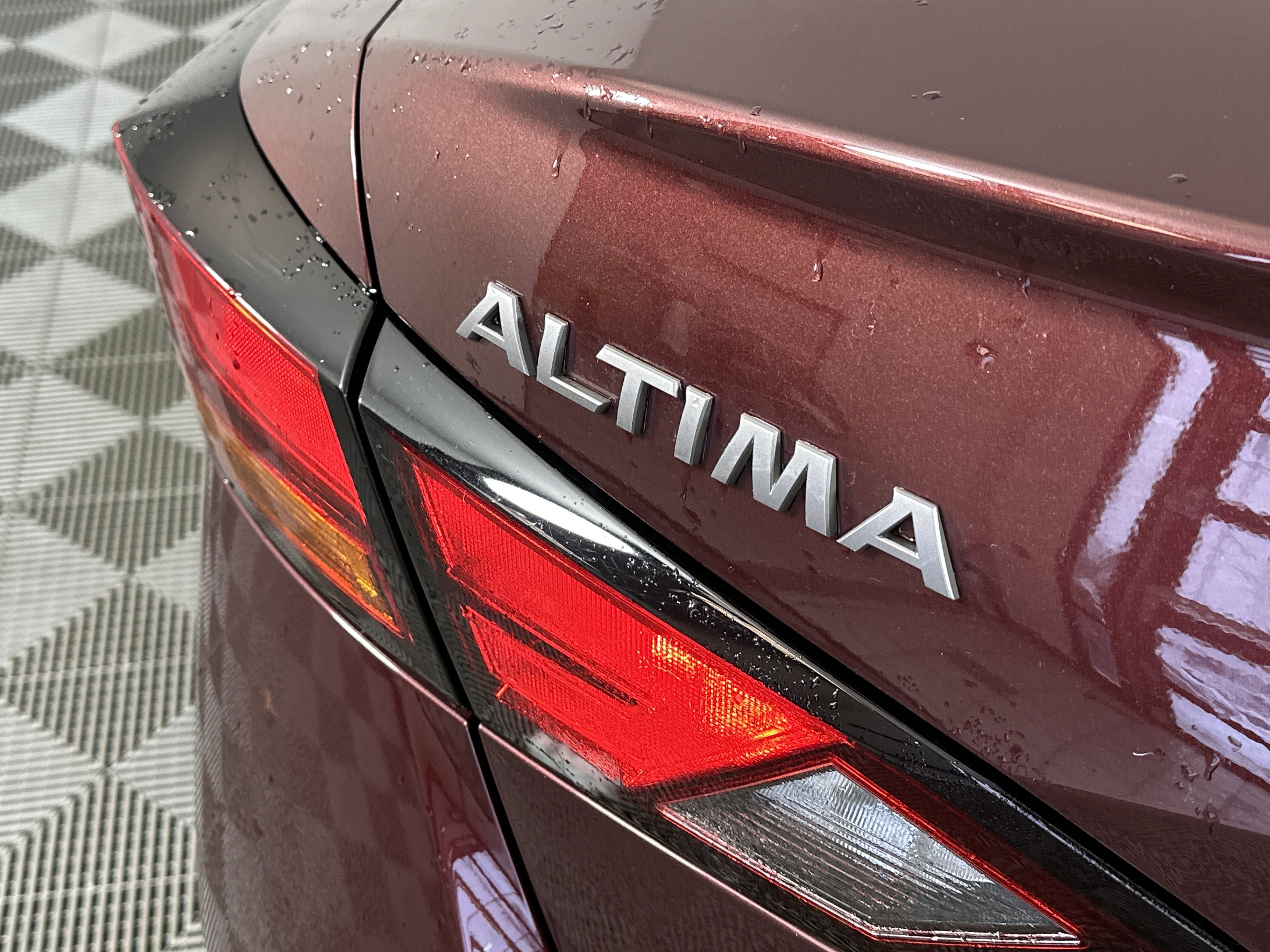 Used 2024 Nissan Altima 2.5 SV image 15