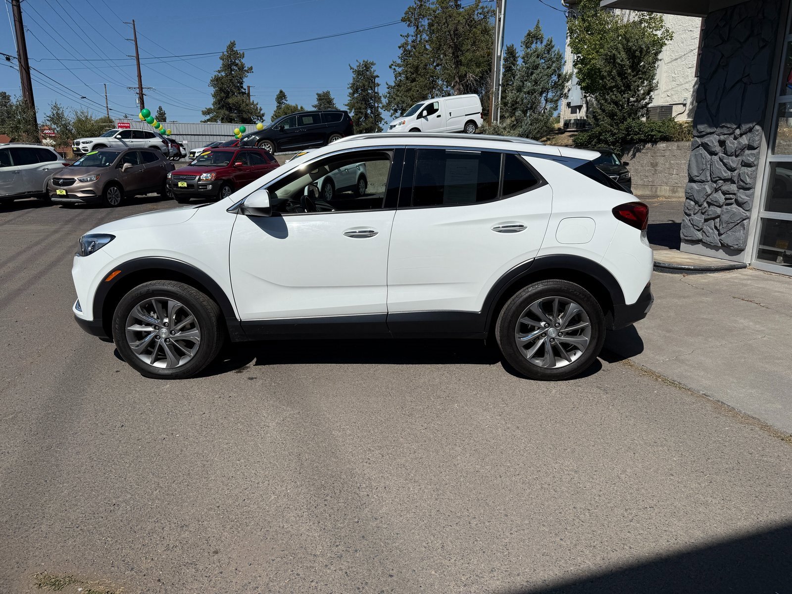 Used 2021 Buick Encore GX Essence w/ Experience Buick Package image 3