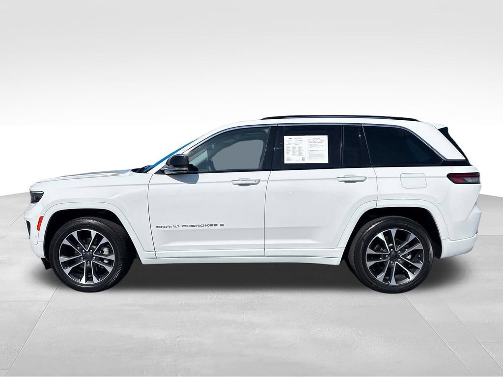Used 2023 Jeep Grand Cherokee Overland w/ Luxury Tech Group IV AWD/4WD image 3