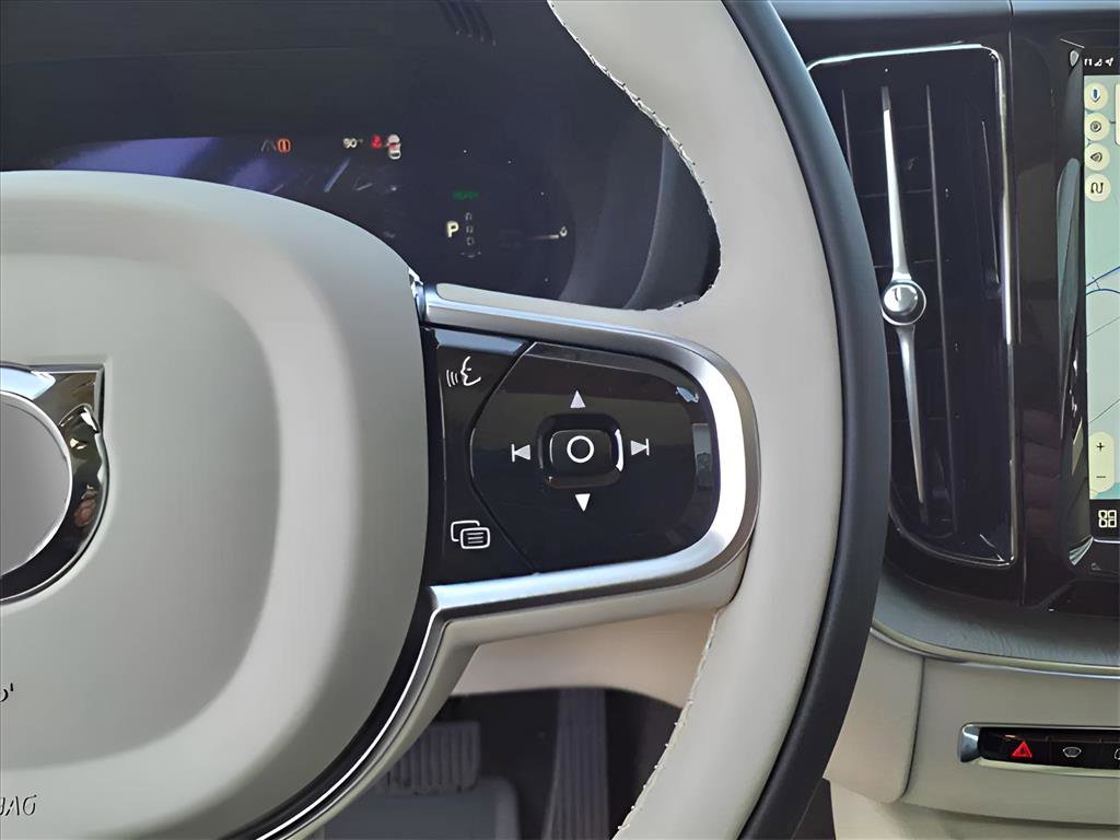 Used 2025 Volvo XC60 T8 Plus w/ Protection Package Premier image 15