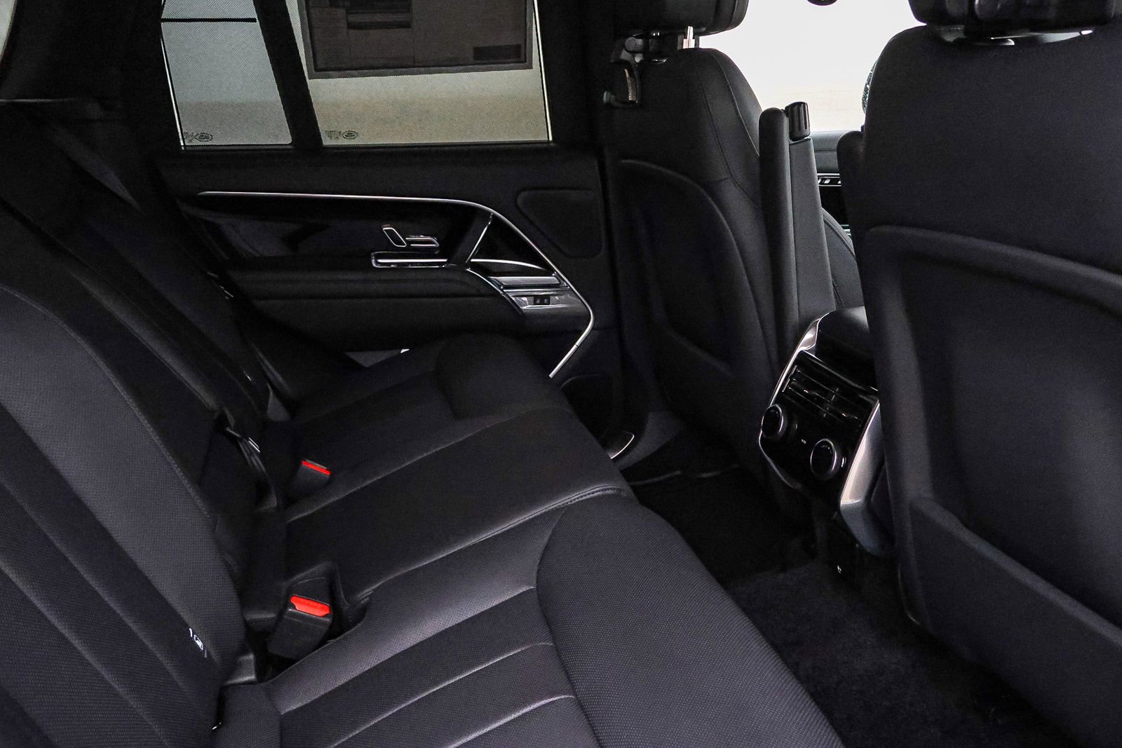 New 2025 Land Rover Range Rover SE image 21