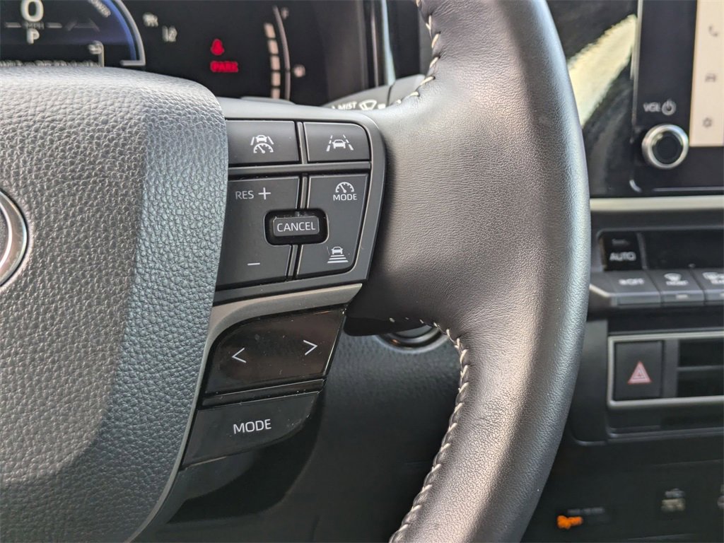 Used 2025 Toyota Camry SE image 21