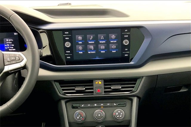 Certified 2022 Volkswagen Taos SE image 6