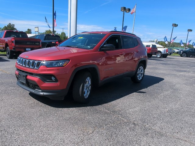 Used 2025 Jeep Compass Latitude AWD/4WD image 5