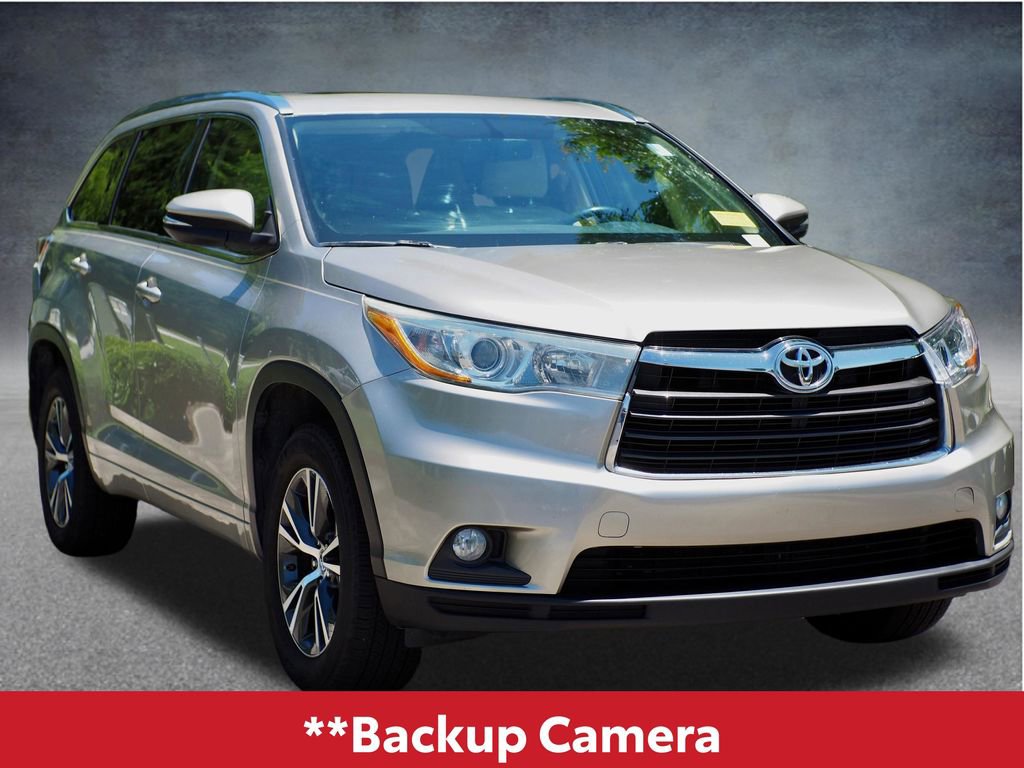 Used 2016 Toyota Highlander XLE FWD image 3
