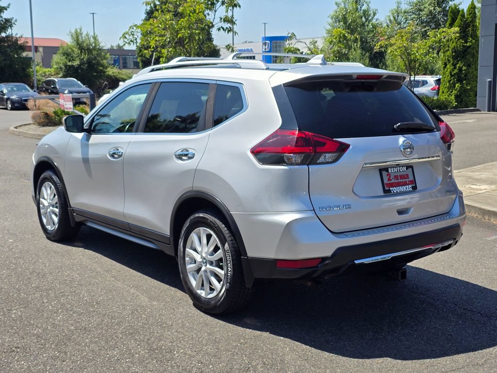 Used 2018 Nissan Rogue SV AWD/4WD image 3