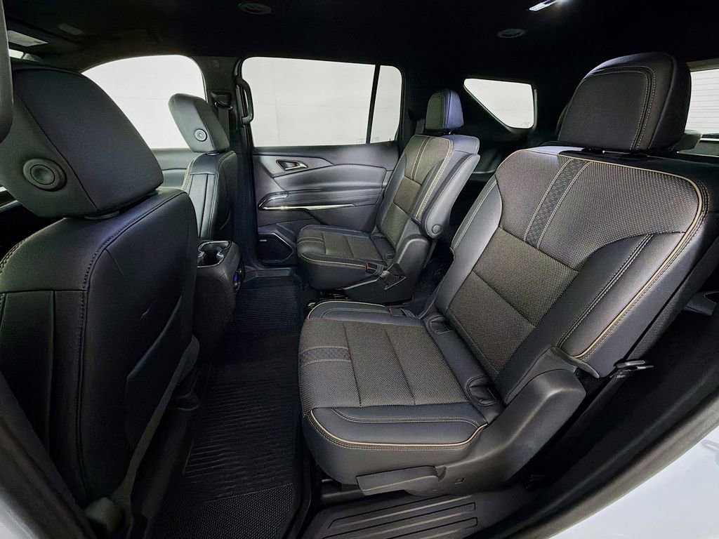New 2026 Chevrolet Traverse High Country w/ LPO, Floor Liner Package AWD/4WD image 23