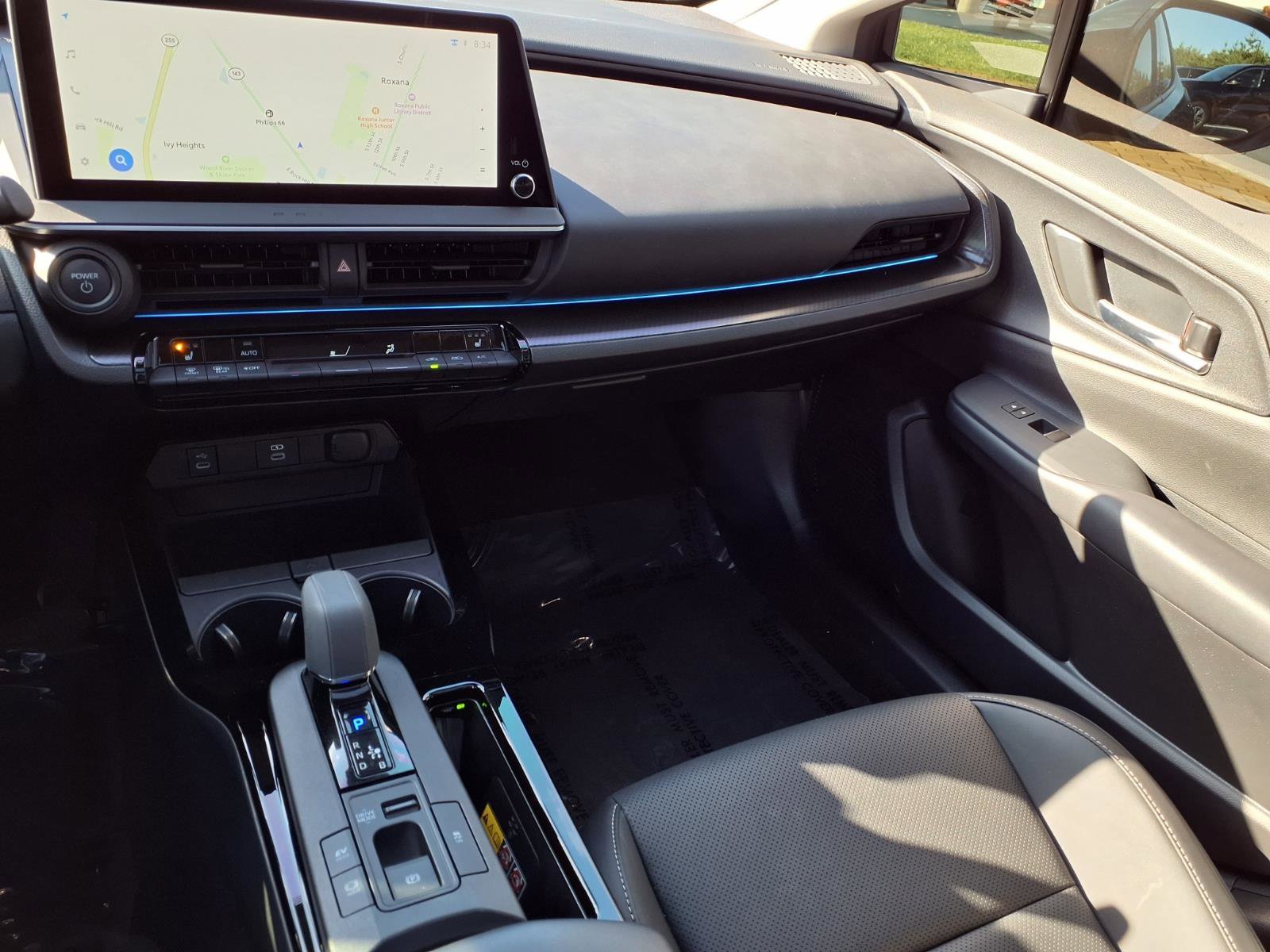 Used 2025 Toyota Prius FWD image 3