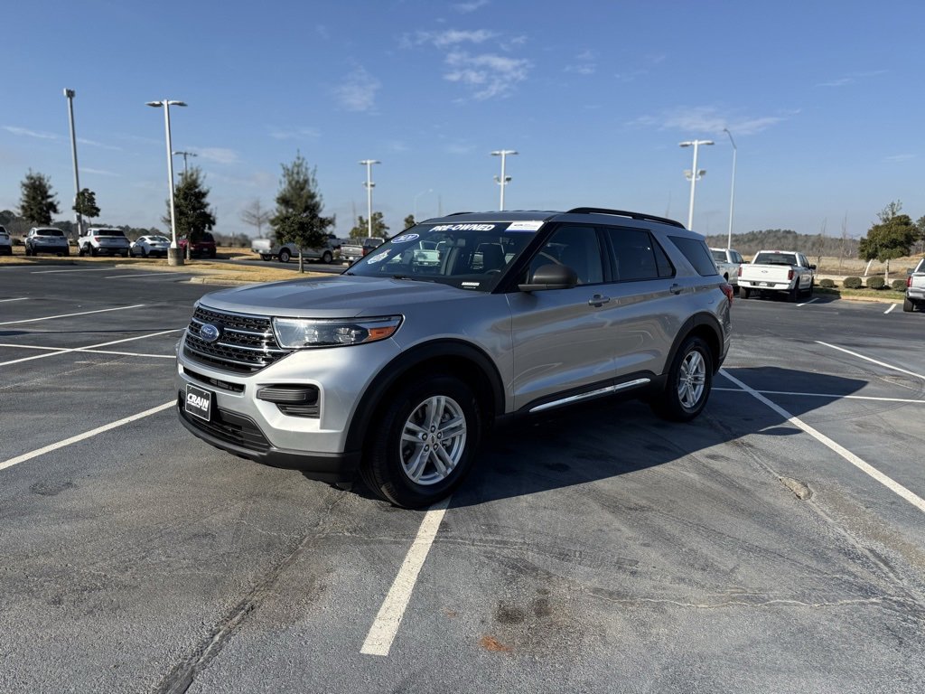 Certified 2020 Ford Explorer XLT image 3