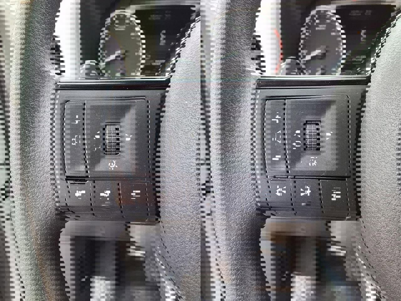 Used 2023 Nissan Rogue SV image 24