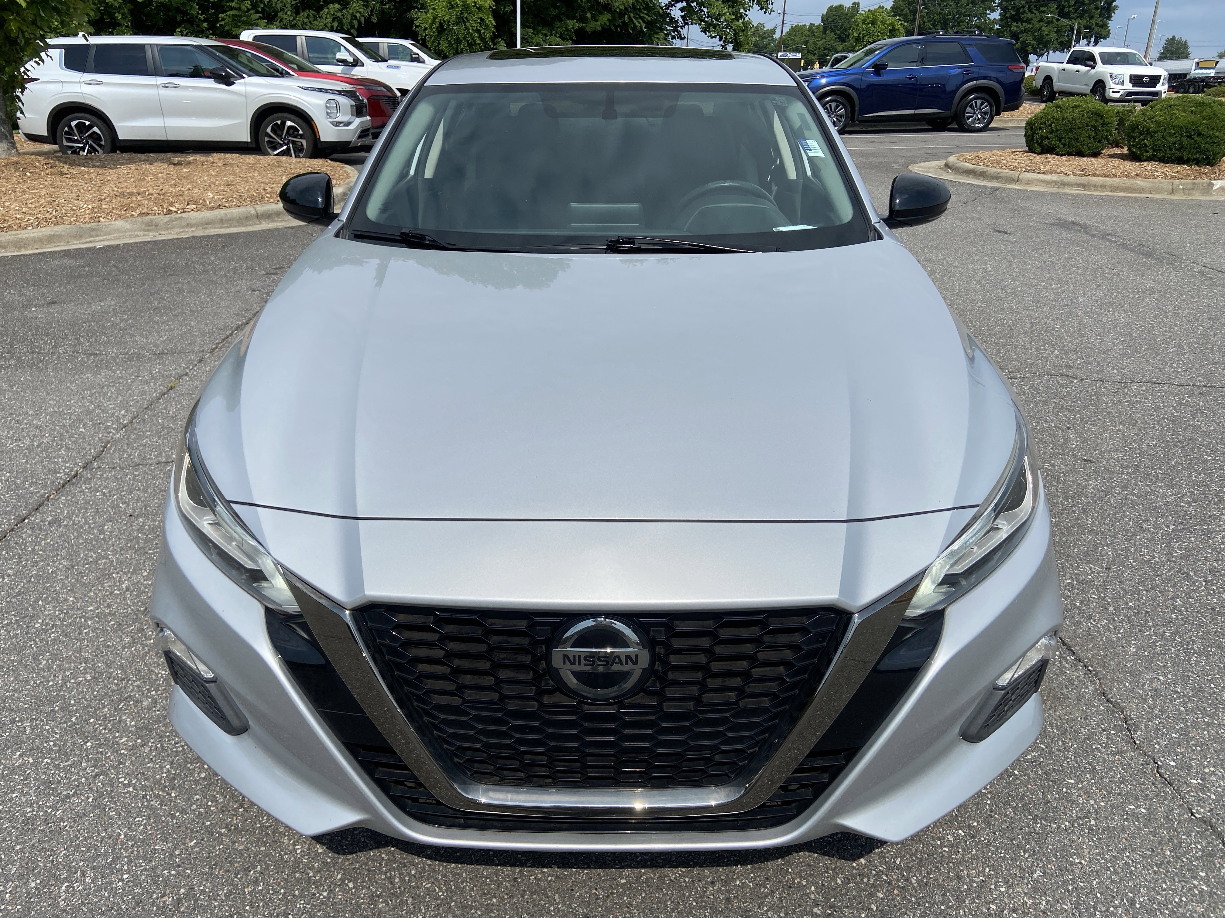 Used 2019 Nissan Altima 2.5 SR w/ SR Premium Package FWD image 2