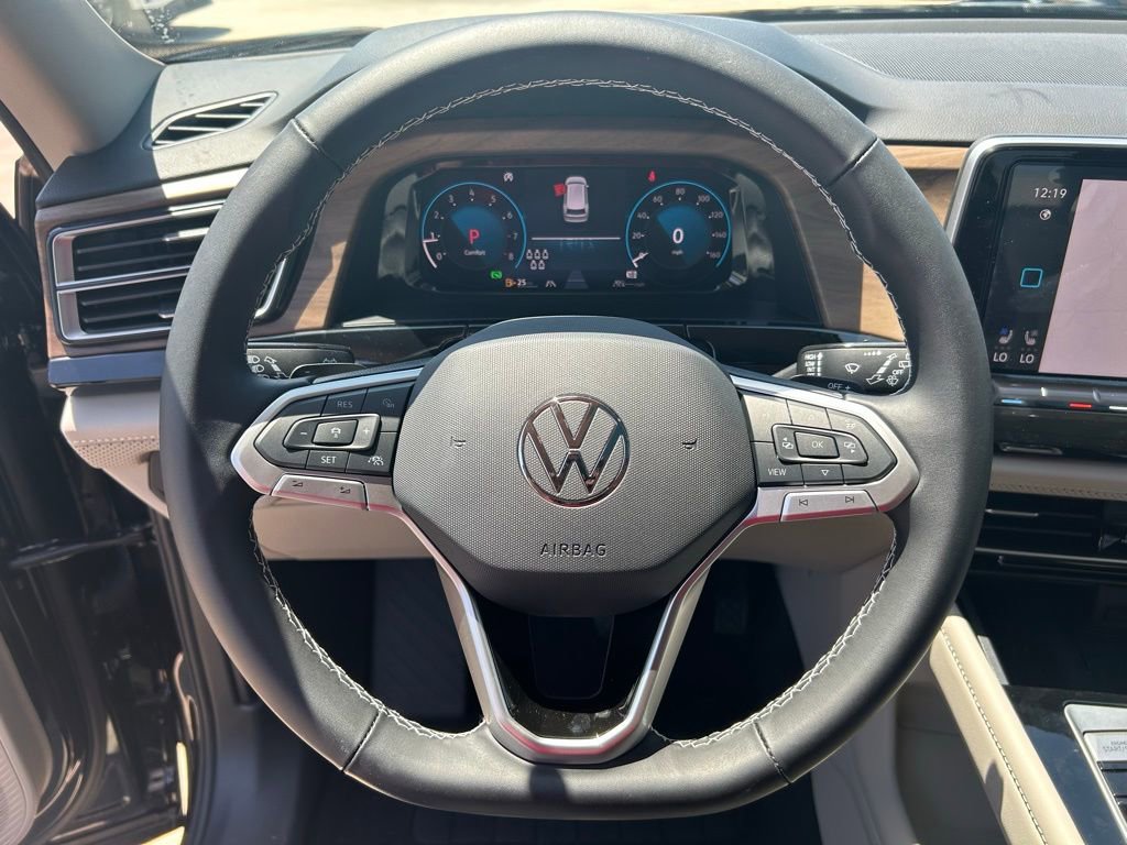 Used 2025 Volkswagen Atlas SE w/ Panoramic Sunroof Package image 12
