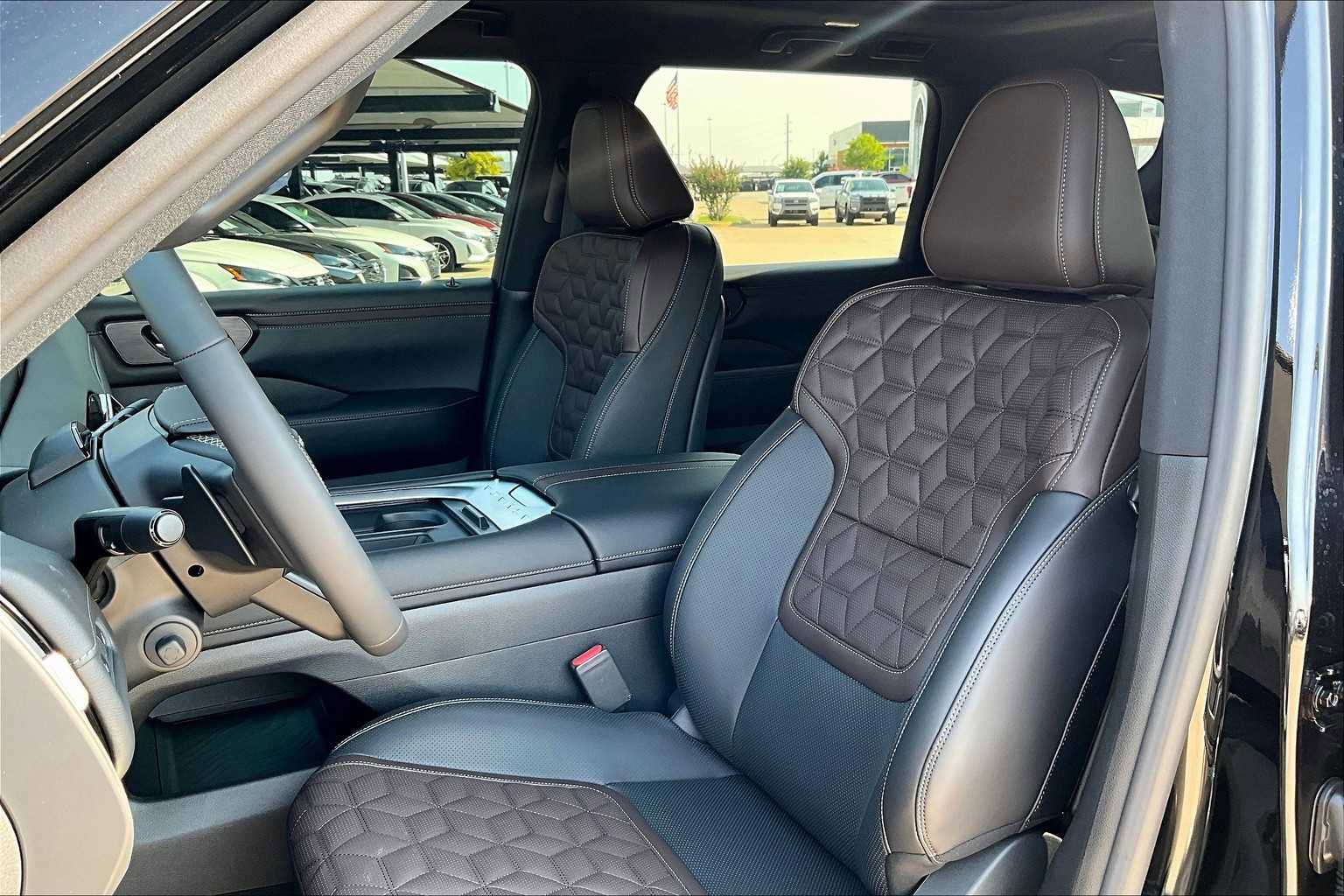 New 2025 Nissan Armada Platinum Reserve image 9