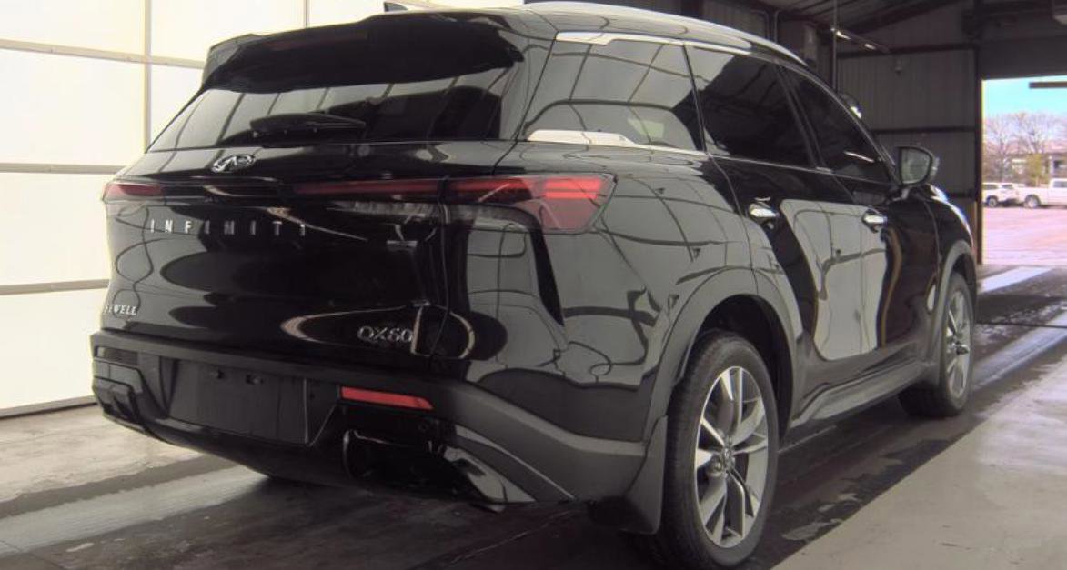 Certified 2023 INFINITI QX60 Luxe w/ Vision Package image 5