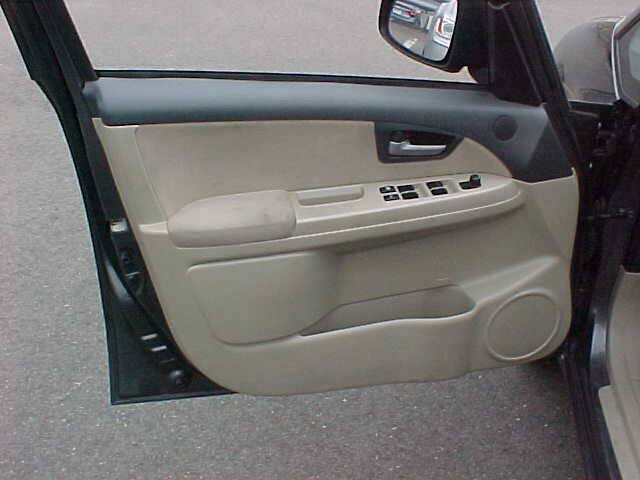 Used 2010 Suzuki SX4 LE FWD image 15