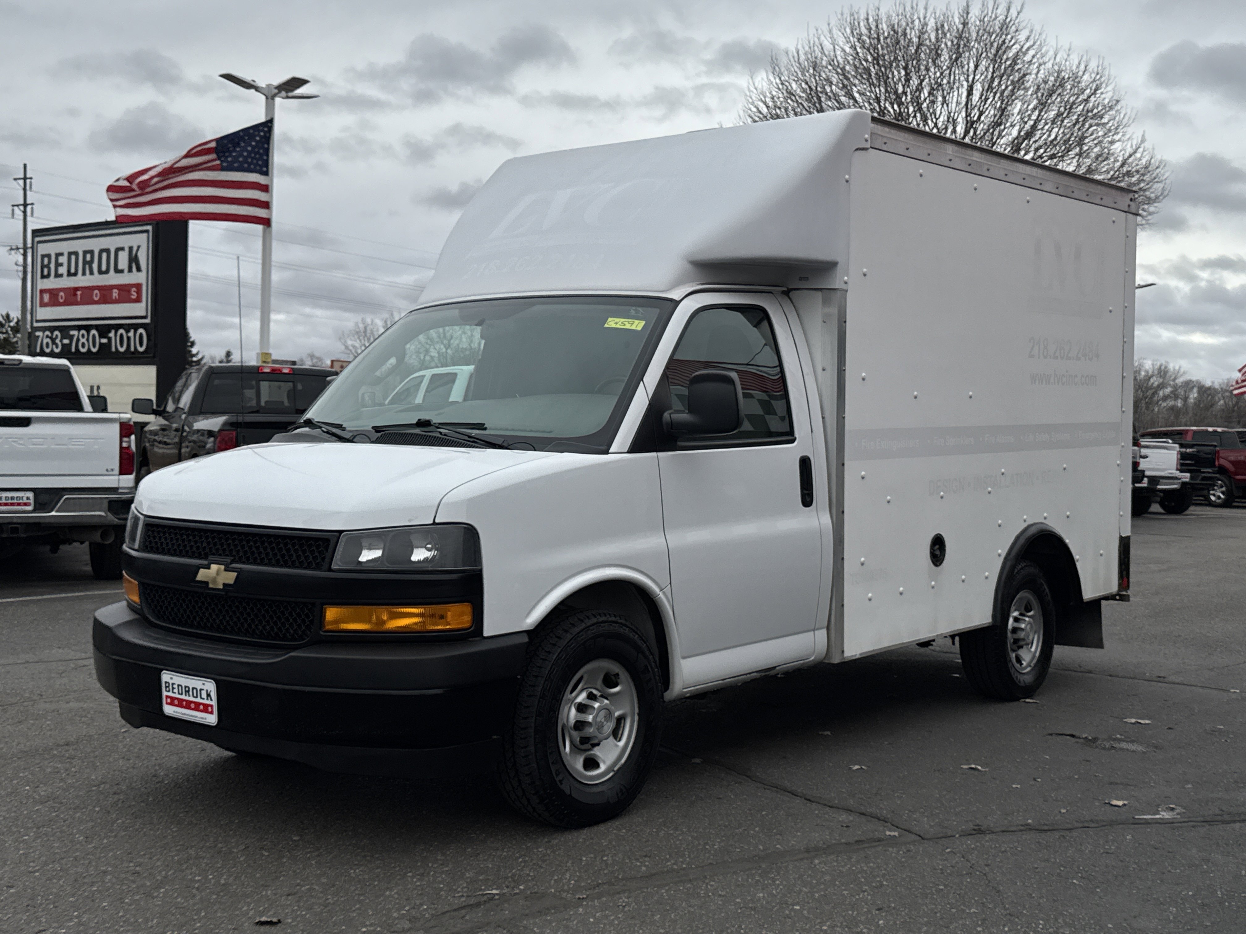 Used 2019 Chevrolet Express 3500 w/ Driver Convenience Package RWD image 3
