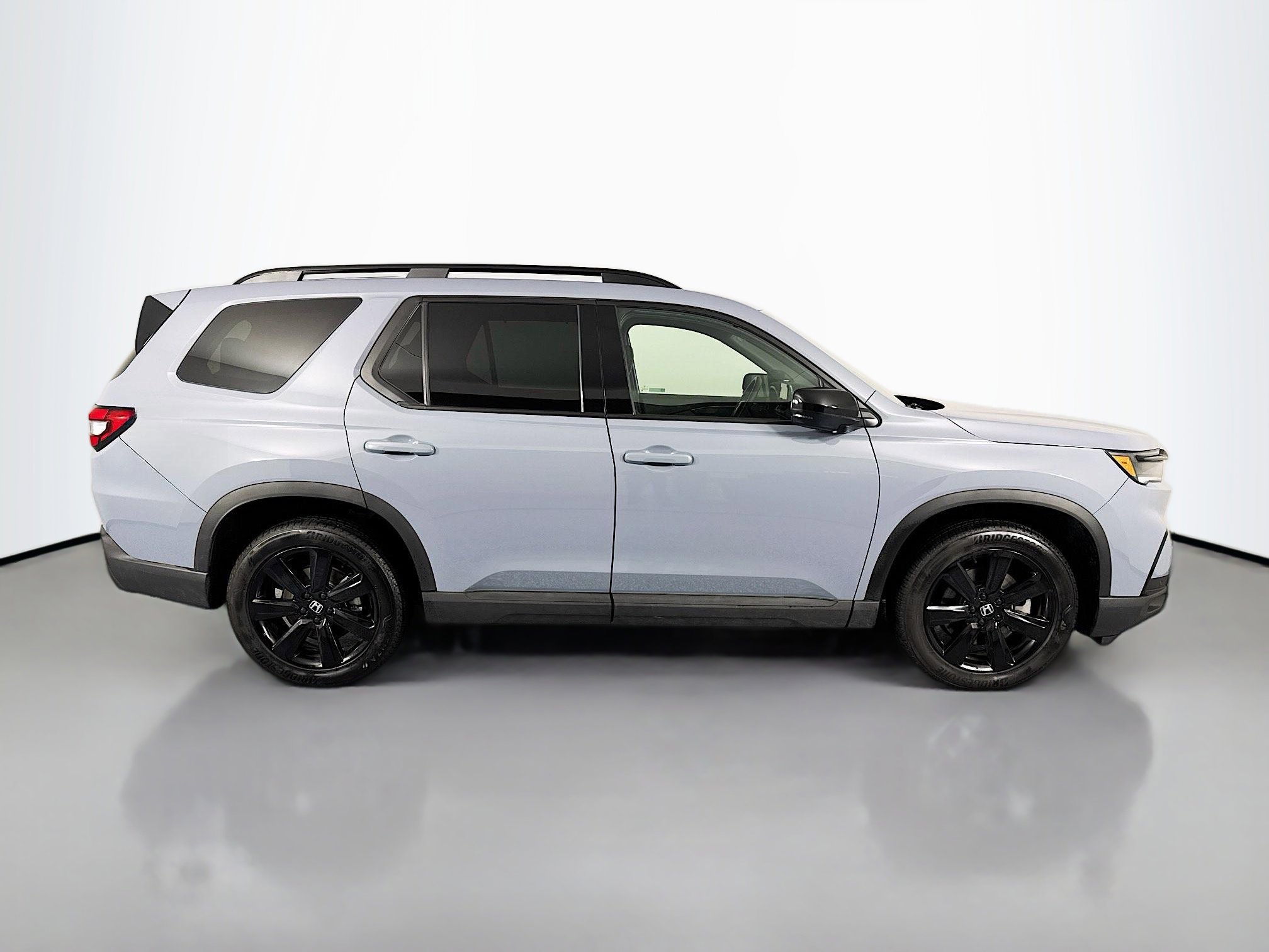 Certified 2025 Honda Pilot Black Edition image 4