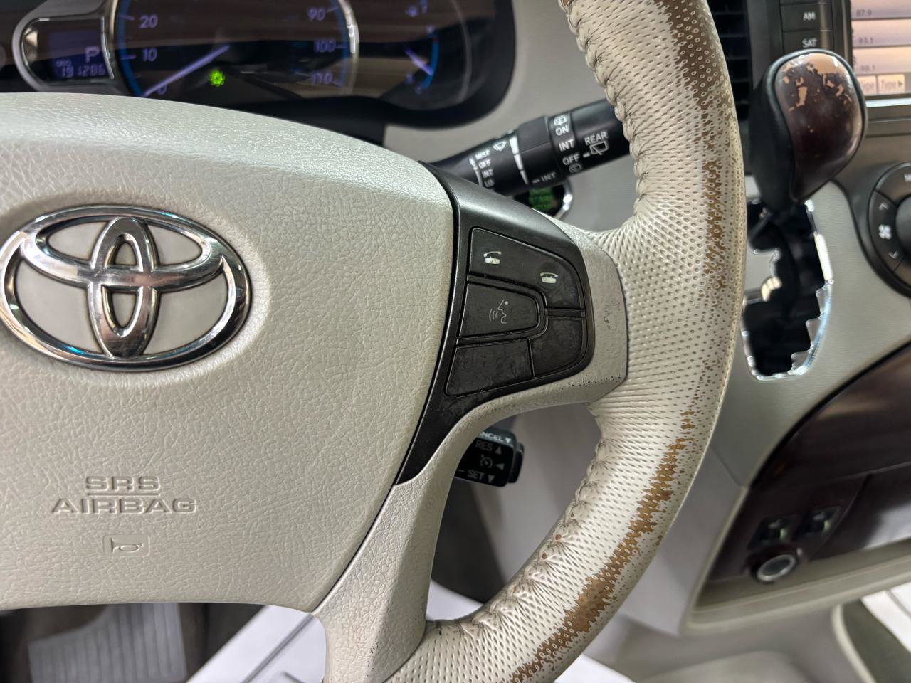 Used 2012 Toyota Sienna XLE w/ XLE Navigation Pkg FWD image 32