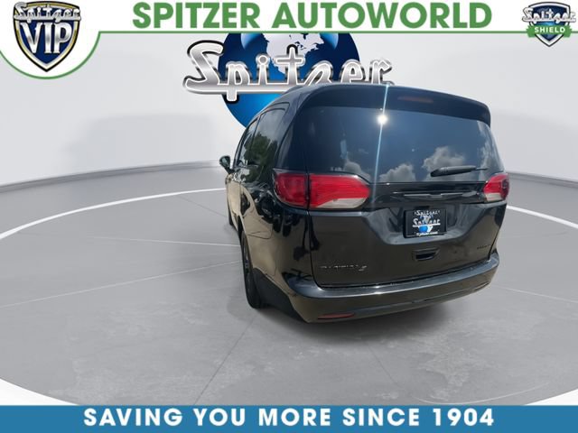 Used 2018 Chrysler Pacifica Limited w/ S Appearance Package FWD image 8