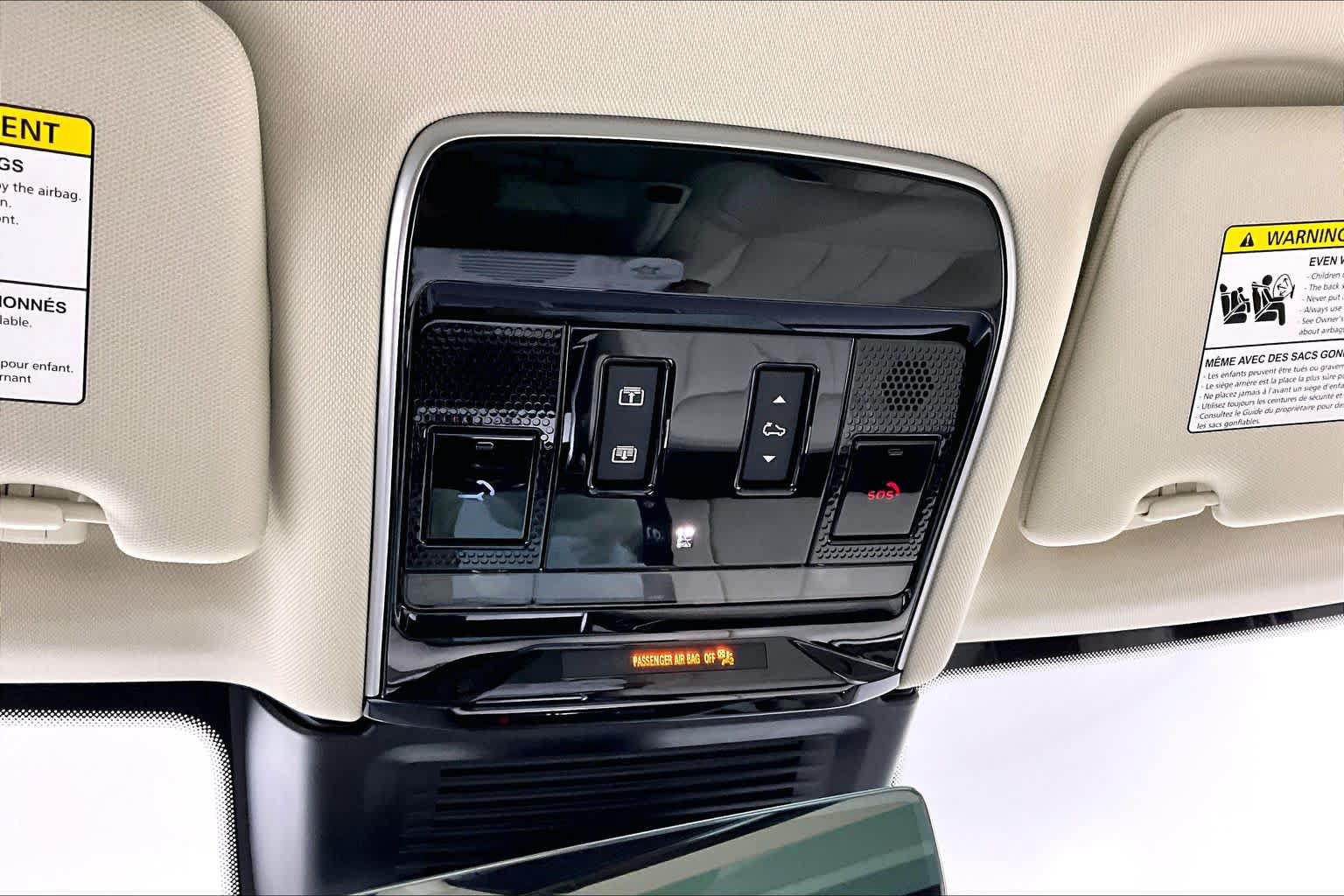 Used 2025 Land Rover Range Rover SE AWD/4WD image 32