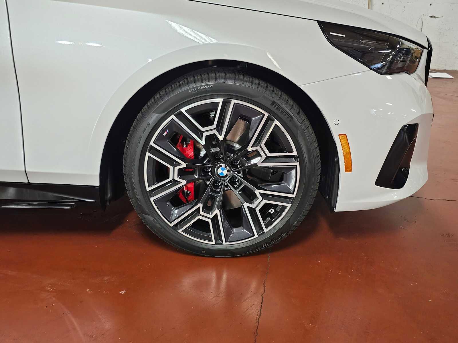 New 2026 BMW 550e xDrive w/ Executive Package image 9