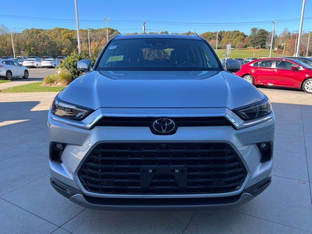 Used 2024 Toyota Grand Highlander AWD image 3