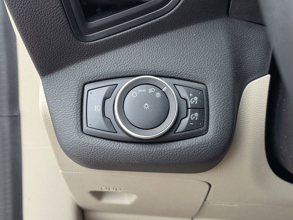 Used 2016 Ford C-MAX Energi SEL w/ Equipment Group 302A FWD image 23