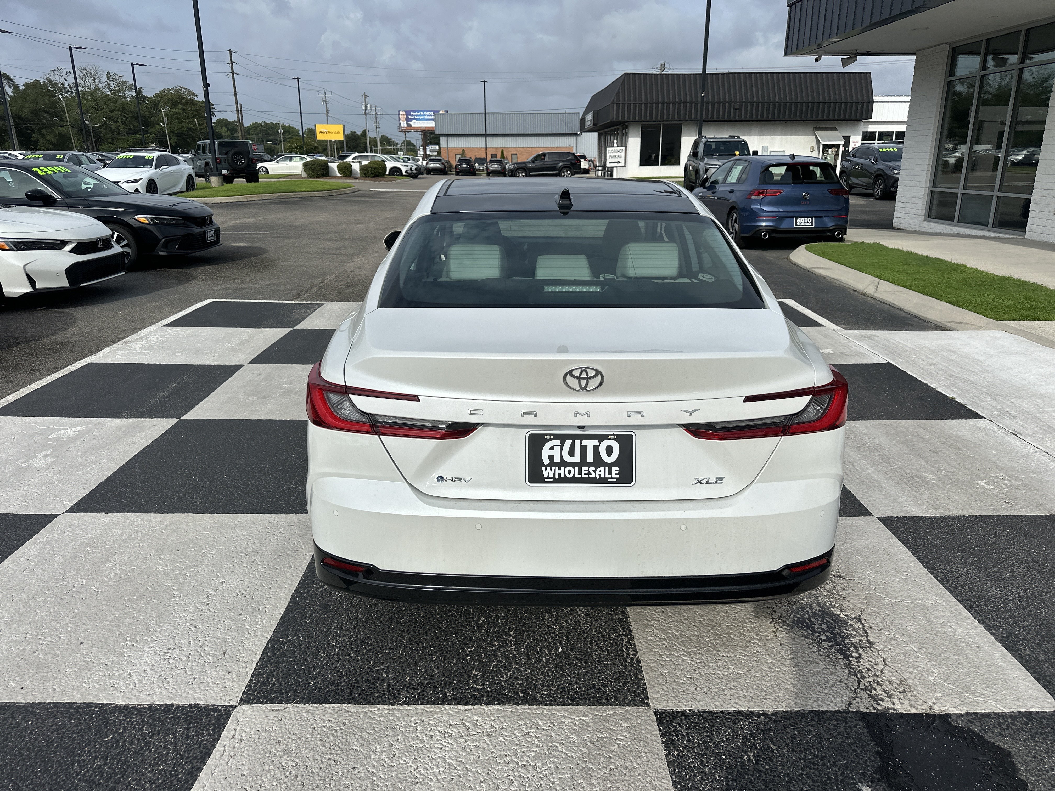 Used 2025 Toyota Camry XLE w/ Premium Plus Package FWD image 4